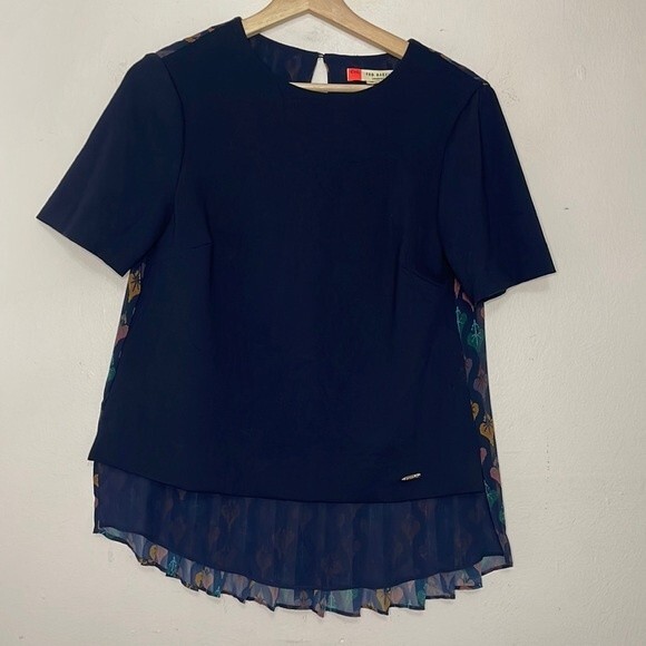 Ted Baker High Low Navy Short Sleeve Blouse Pleated Multicolor print back sz 1 S - Picture 1 of 7